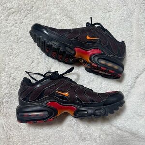 Nike Air Max Plus University Red Black Magma Youth Size 5.5Y = Mens 5.5/Womens 7
